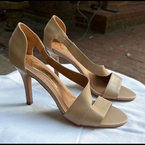 Rowen Gold Signature Nude Leather Heels Size 7M - Picture 1 of 10